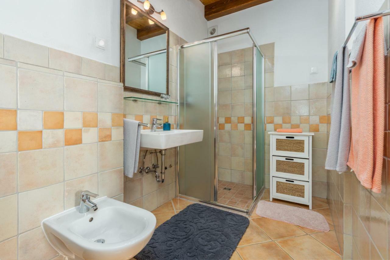 Ferienwohnung Dvor strica Grge Kaštelir Exterior foto