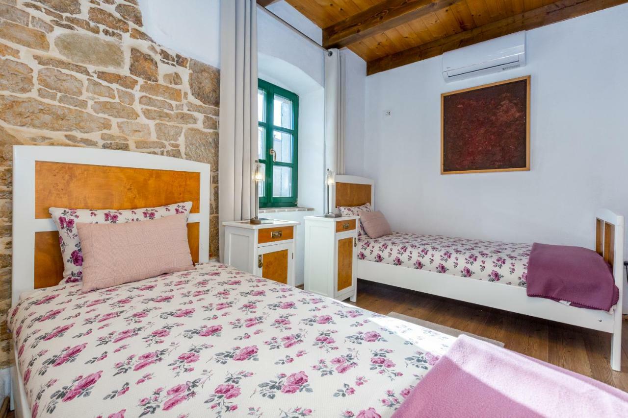 Ferienwohnung Dvor strica Grge Kaštelir Exterior foto